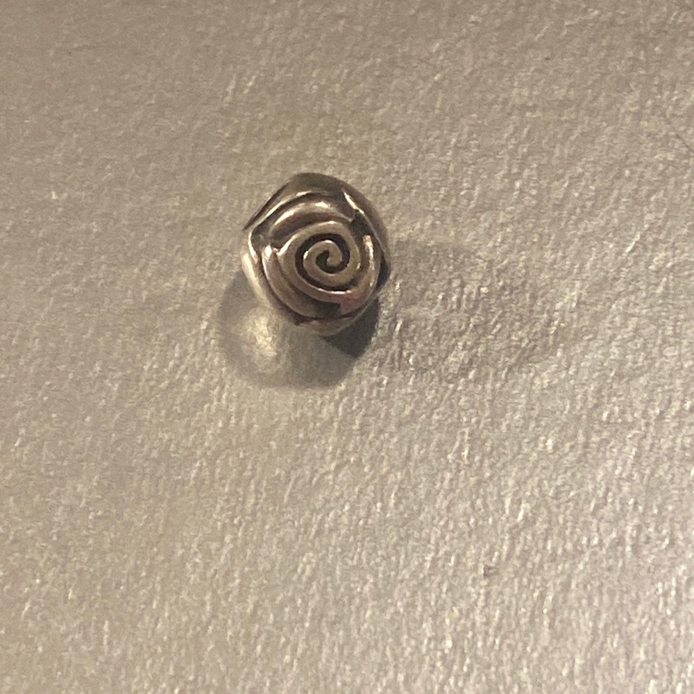 Pandora bracelet rose charm